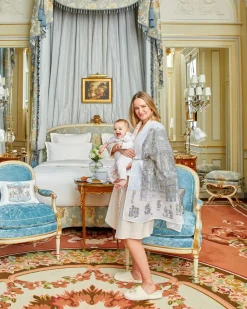 Atelier Choux Carré Chateau Choux Swaddle