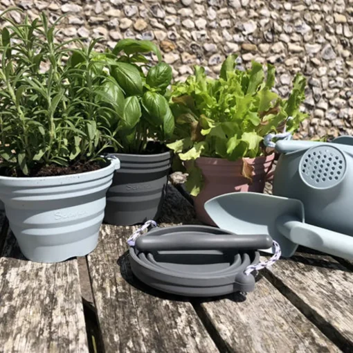 Scrunch in the Garden – seedling pot and trowel